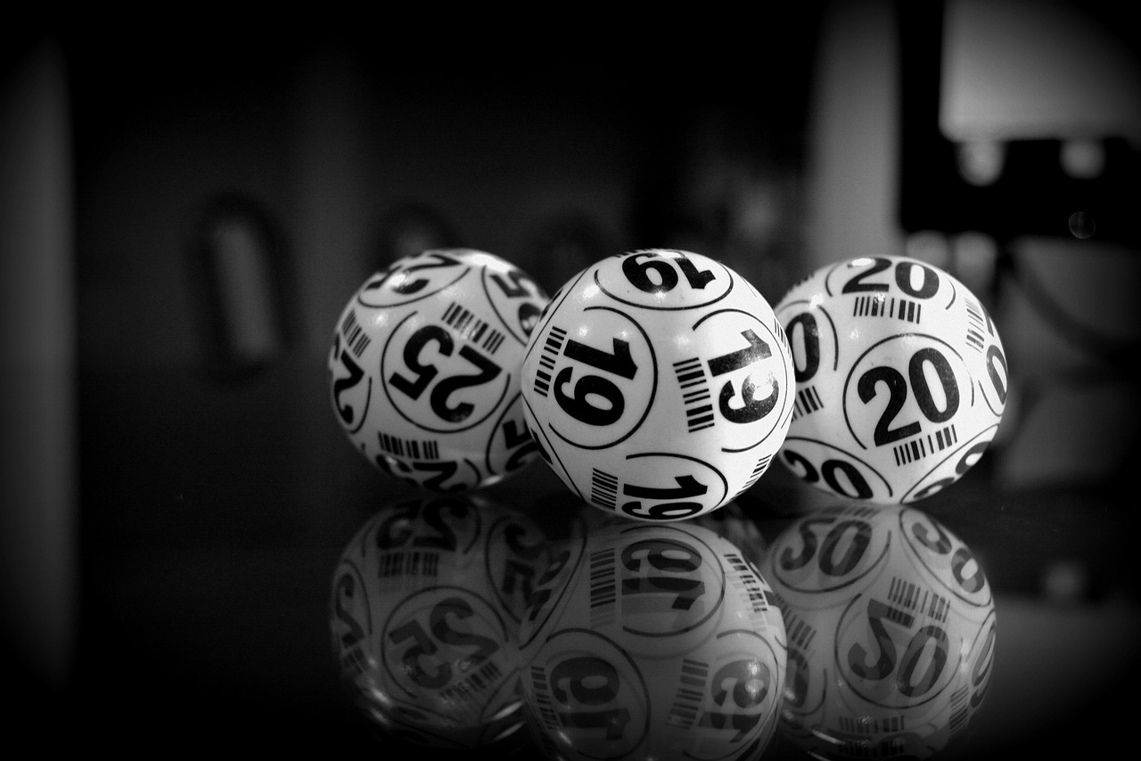 Vegashoki: Strategies Choosing Numbers for The Singapore Lottery